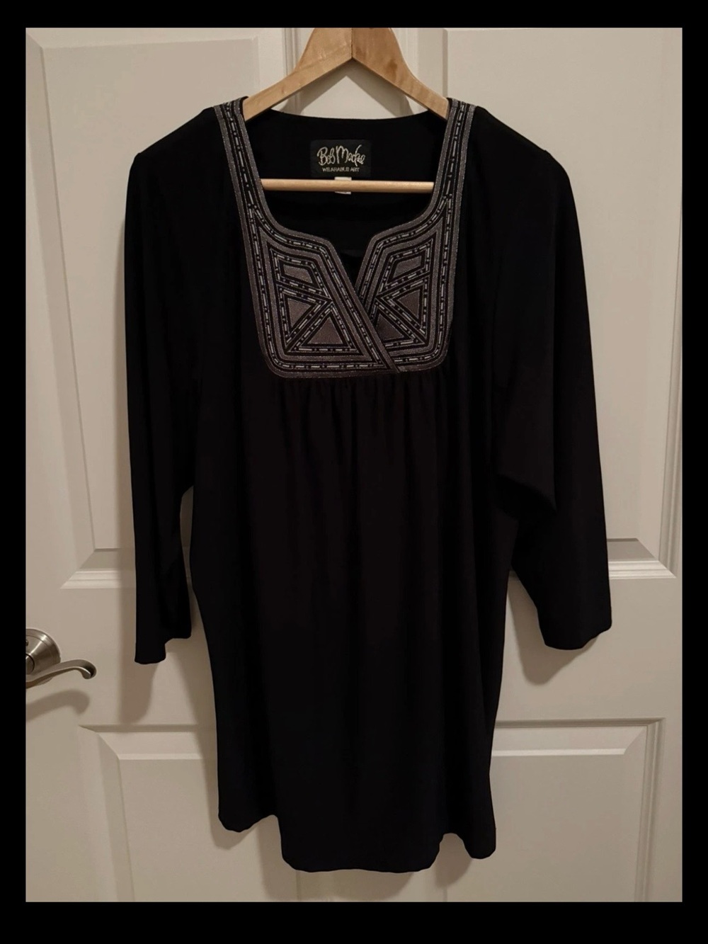 Bob Mackie Embroidered Women’s M Black Silver Blouse EUC Metallic Wearable Art